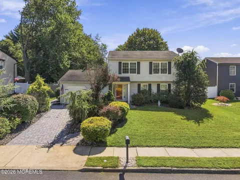15 Cherry Bend Dr N, Howell, NJ 07731