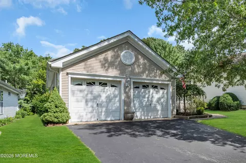 23 Summerwinds Dr, Lakewood, NJ 08701