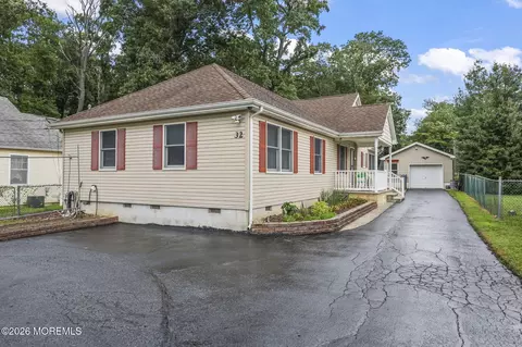 32 Weaverville Rd, Freehold, NJ 07728