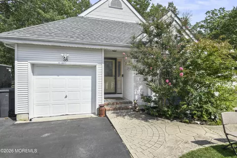 38 Edna Ct, Toms River, NJ 08755