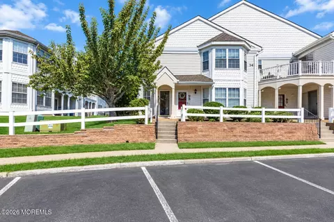 96 Tulip Ln, Freehold, NJ 07728