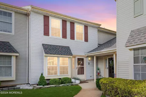 52 Aberdare Ct #7, Freehold, NJ 07728
