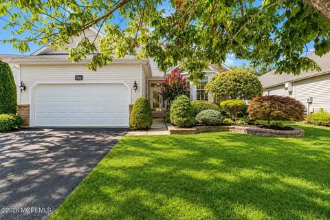 705 Michael Ct, Lakewood, NJ 08701
