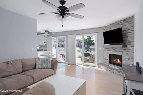 Living - 719 Drum Point Rd, Brick, NJ 08723 photo 2 of 2
