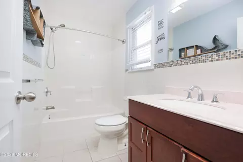 Bath - 719 Drum Point Rd, Brick, NJ 08723 photo 4 of 4