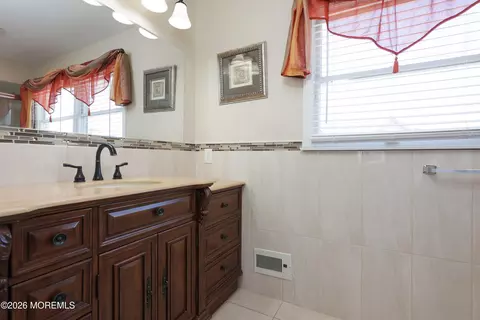 Bath - 719 Drum Point Rd, Brick, NJ 08723 photo 2 of 4