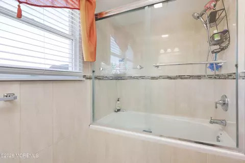 Bath - 719 Drum Point Rd, Brick, NJ 08723 photo 3 of 4