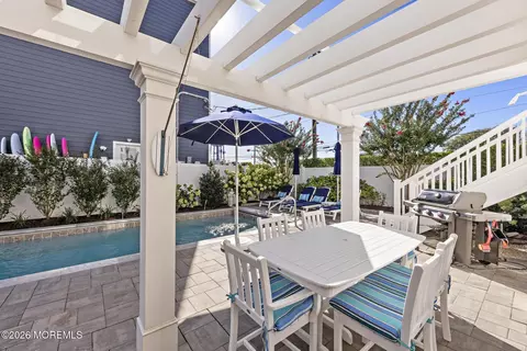 48 N 11th St, Surf City, NJ 08008