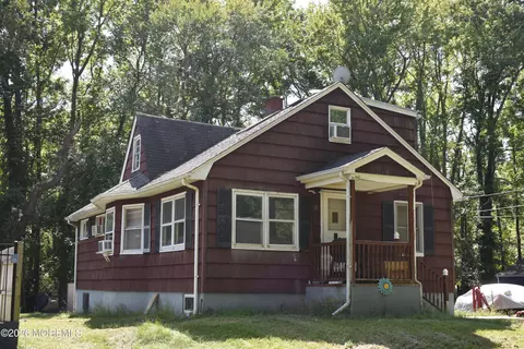 10 Youmans Ave, Eatontown, NJ 07724