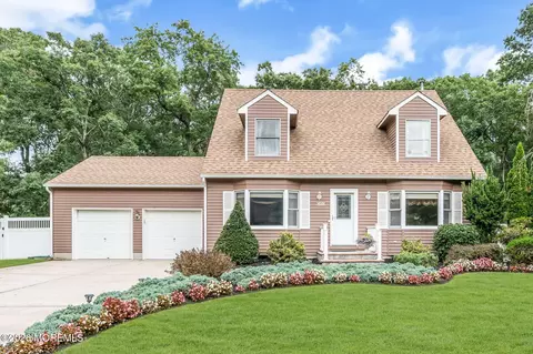 191 Edgemere Ct, Toms River, NJ 08755
