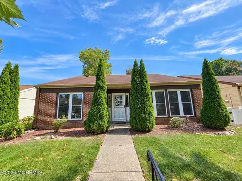 915 Liverpool Cir # A, Manchester, NJ 08759