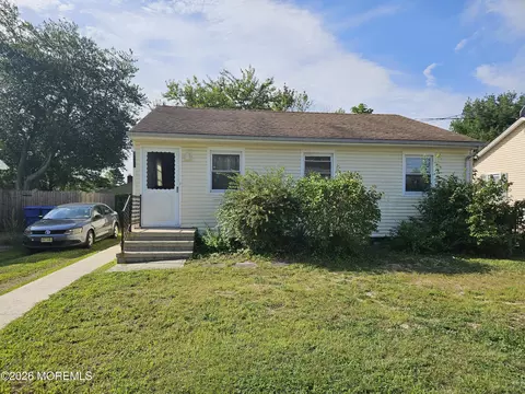 2411 6th Ave, Toms River, NJ 08753
