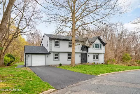 6 Storer Ct, Morganville, NJ 07751