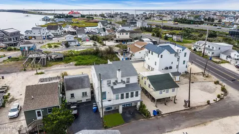 11 Avenue D, Manahawkin, NJ 08050