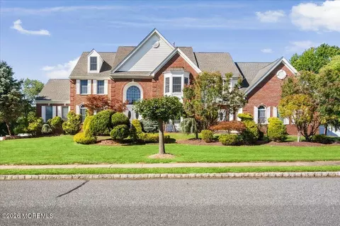 10 Huxley Ct, Marlboro, NJ 07746