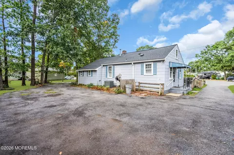 Exterior - 1526 Beverly Rd, Lacey, NJ 08734 photo 4 of 7