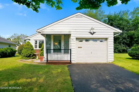 65 Sunflower Ln, Toms River, NJ 08755