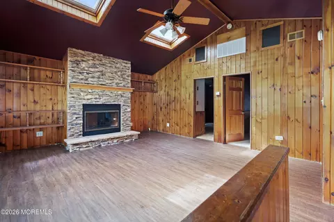 Living - 29 Murdock Pl, Jackson, NJ 08527 photo 1 of 3