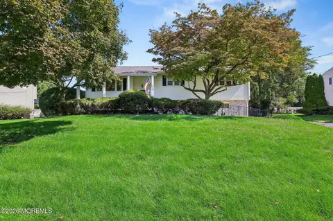 9 Heather Dr, Manalapan, NJ 07726