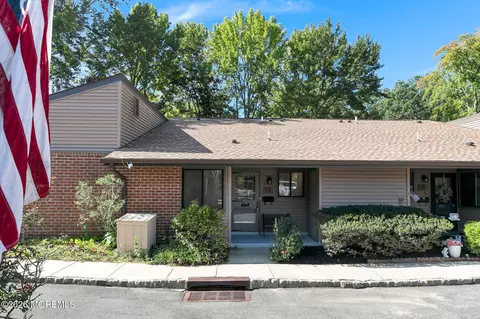 12 Farmingdale Ct, Red Bank, NJ 07701