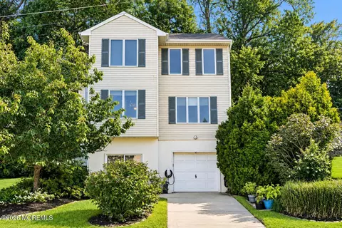 241 Shore Dr, Highlands, NJ 07732