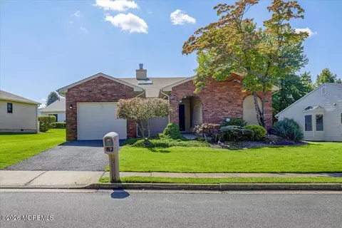 36 Lakeview Dr, Marlboro, NJ 07746
