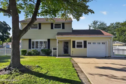 21 Monmouth St, Hazlet, NJ 07730