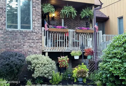 1112 Lighthouse Ln, Toms River, NJ 08753