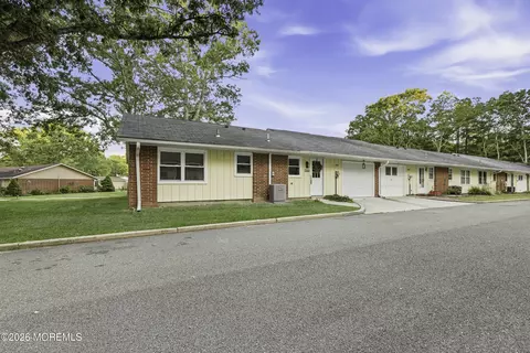 133 Farrington Ct # D, Lakewood, NJ 08701