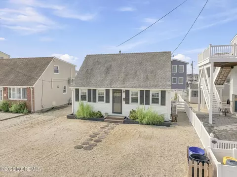 18 S 34th St W, Long Beach Township, NJ 08008
