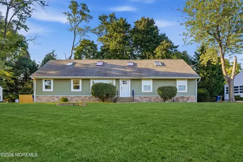 6 Standish Dr, Ocean, NJ 07712