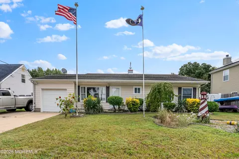 8 Creek Rd, Port Monmouth, NJ 07758