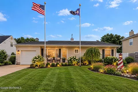 8 Creek Rd, Port Monmouth, NJ 07758