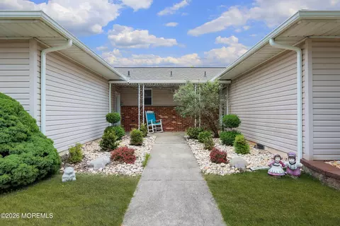 201 Bonaire Dr, Toms River, NJ 08757