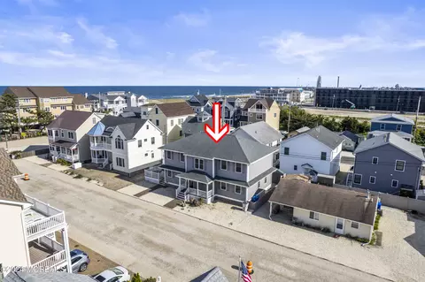 3 Holiday Rd, Seaside Heights, NJ 08751