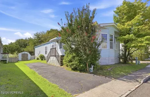 29 Secretariat St, Howell, NJ 07731