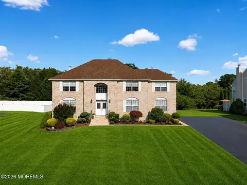 14 Jamesworthy Ct, Marlboro, NJ 07746