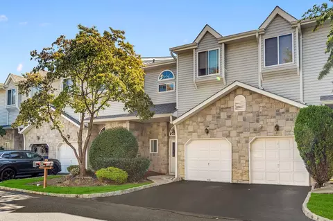 24 Catherine Ct, Laurence Harbor, NJ 08879