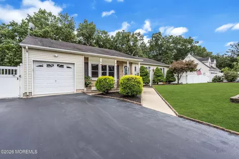 143 Lakewood Ave, Lanoka Harbor, NJ 08734