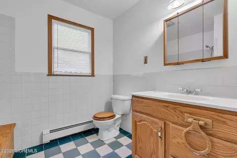 Bath - 141 Sunset Dr, Forked River, NJ 08731 photo 4 of 4