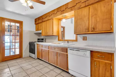 Kitchen - 141 Sunset Dr, Forked River, NJ 08731 photo 3 of 3