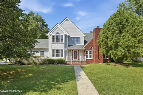 2 Oxford Ln, Eatontown, NJ 07724