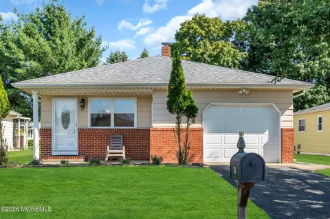 21 Boca Raton St, Toms River, NJ 08757