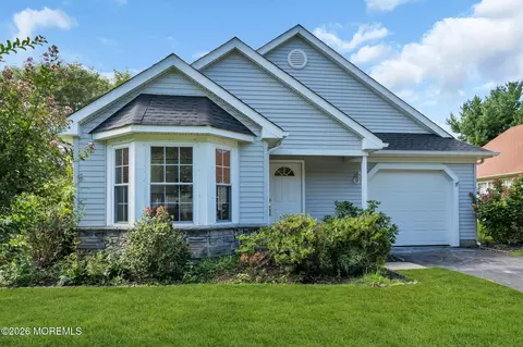 4 Oakmont Rd, Lakewood, NJ 08701
