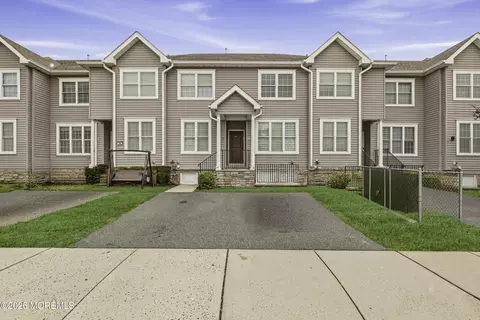 17 Stamford Hill Rd, Lakewood, NJ 08701