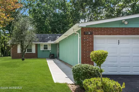 58 Buckingham Dr # F, Lakewood, NJ 08701