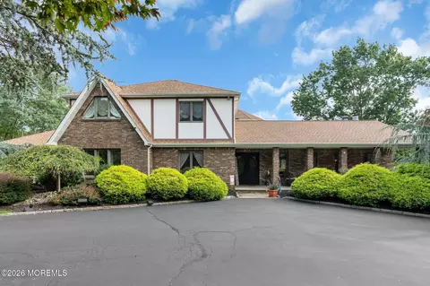 3 Peachtree Ln, Manalapan, NJ 07726