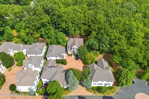 25 Brittany Ct, Atlantic Highlands, NJ 07716