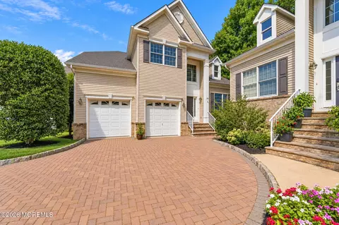 25 Brittany Ct, Atlantic Highlands, NJ 07716