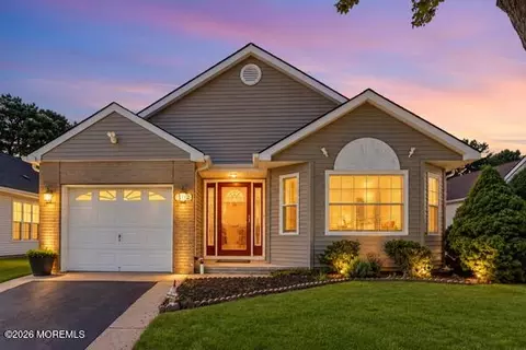 102 Canterbury Ln, Toms River, NJ 08757